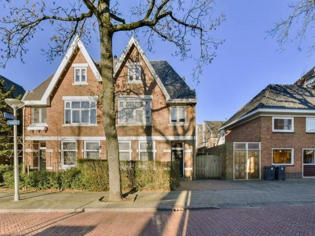 5 bedrooms House Surface Area: 180m2 Unfurnished