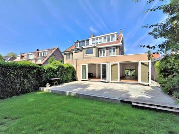 5 bedrooms House Surface Area: 200m2 Unfurnished