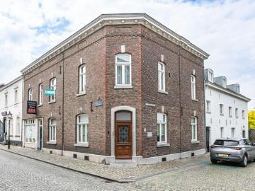 5 bedrooms House Surface Area: 200m2 Unfurnished