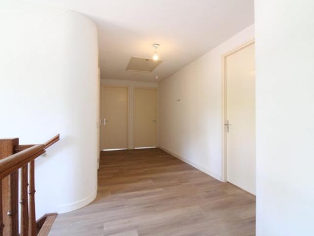 5 bedrooms House Surface Area: 232m2 Unfurnished