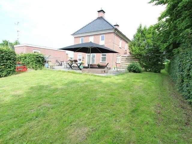 5 bedrooms House Surface Area: 241m2 Unfurnished
