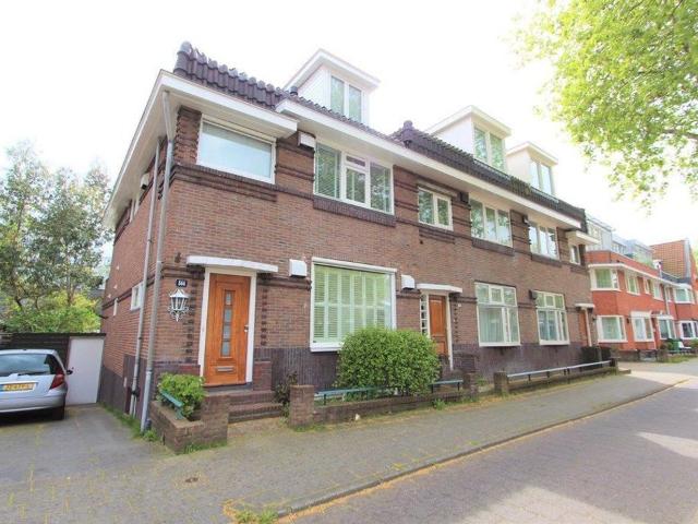 5 bedrooms House Surface Area: 250m2 Unfurnished