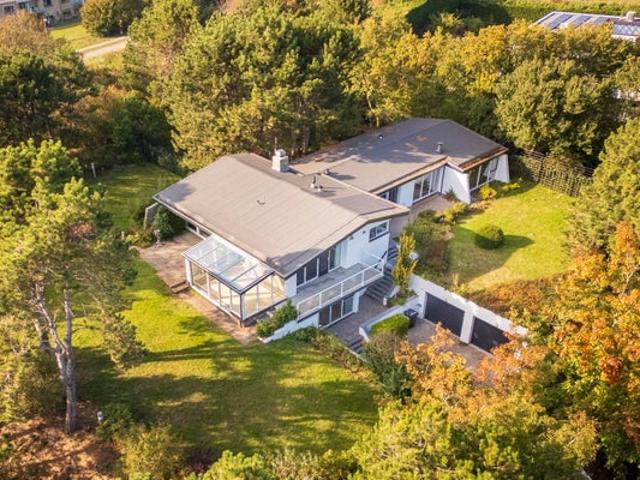 5 bedrooms House Surface Area: 257m2 Unfurnished