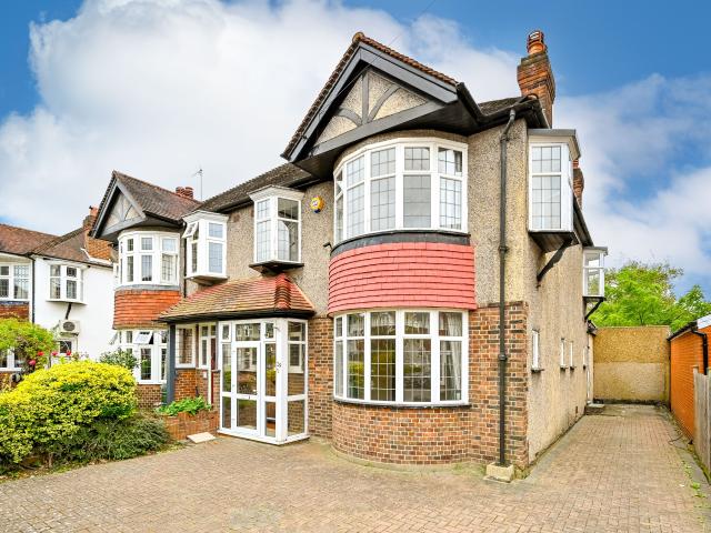 5 Bedrooms House semi detached for Rent in Buxton Drive | Foxtons