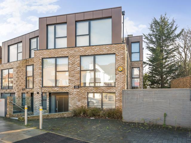 5 Bedrooms House semi detached for Rent in The Vale | Foxtons