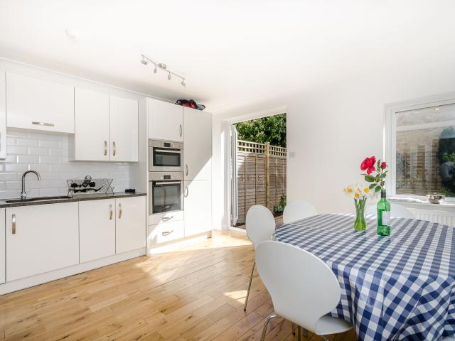 5 Bedrooms House terraced for Rent in Malbrook Road | Foxtons