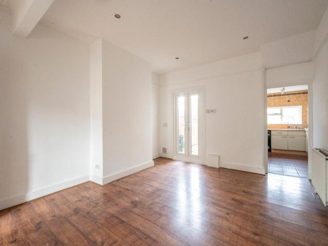 5 Bedrooms House terraced for Rent in Cobbold Road | Foxtons