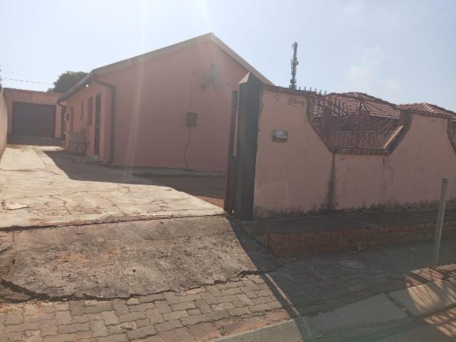 5 bedrooms house to rent in Soshanguve GG