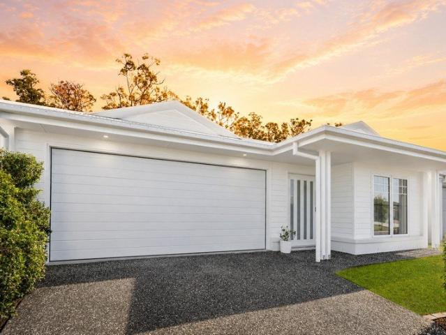 5 BEDROOMS | LARGE BLOCK | NO REAR NEIGHBOURS!