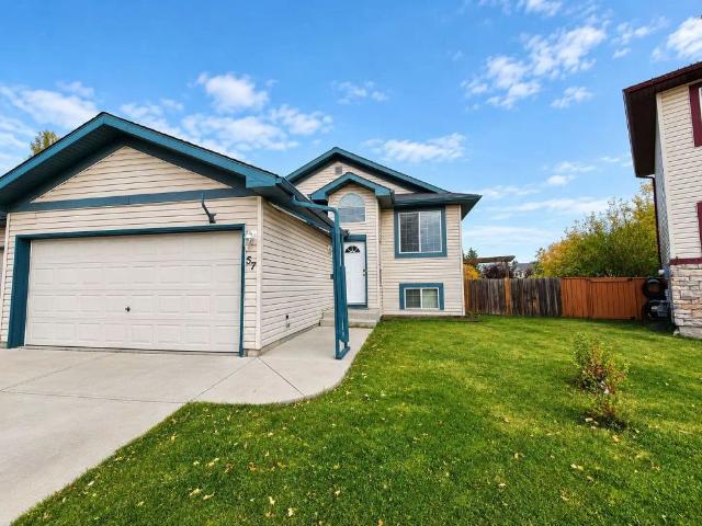5 bedrooms plus den 2 bathrooms house for rent — 5 Bedrooms+ Den House