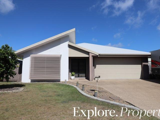 5 Bedrooms, Pool & 1 Minute Walk to the Beach!