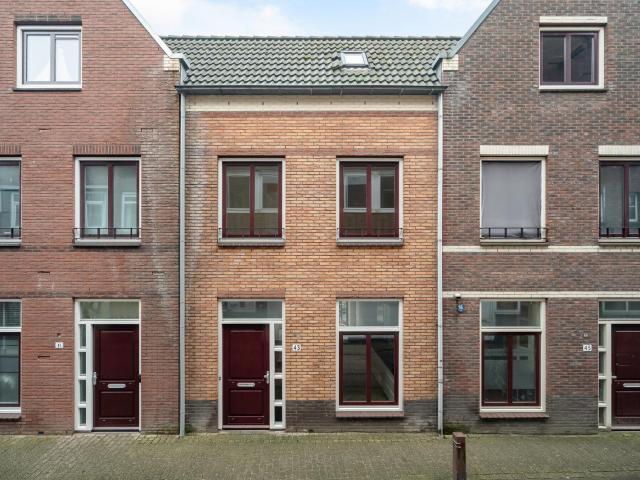 5 bedrooms tussenwoning Surface Area: 140m2