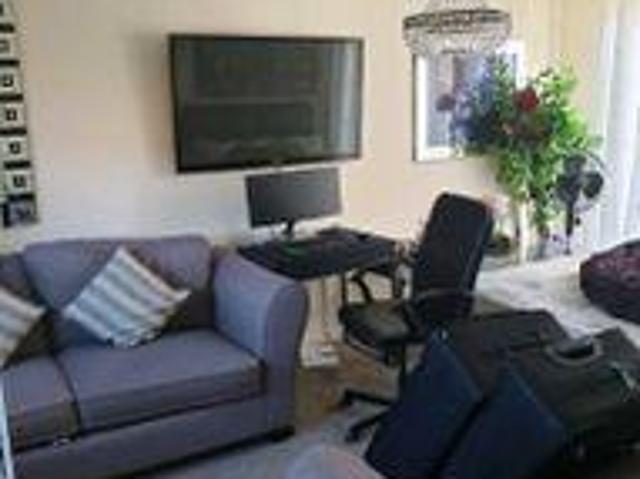 5 Bedrooms Terraced house for rent in Belhouse Avenue, South Ockendon, Essex RM15