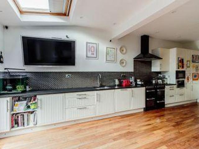 5 Bedrooms Terraced house for rent in Wellington Road, London SW19