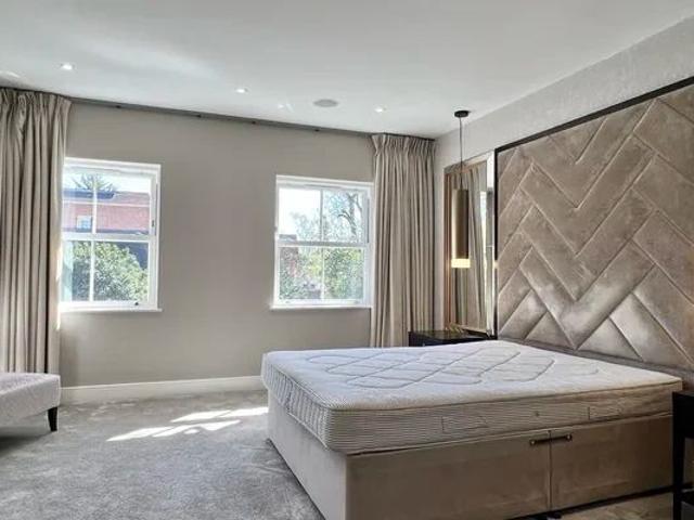 5 Bedrooms 5 Bathrooms