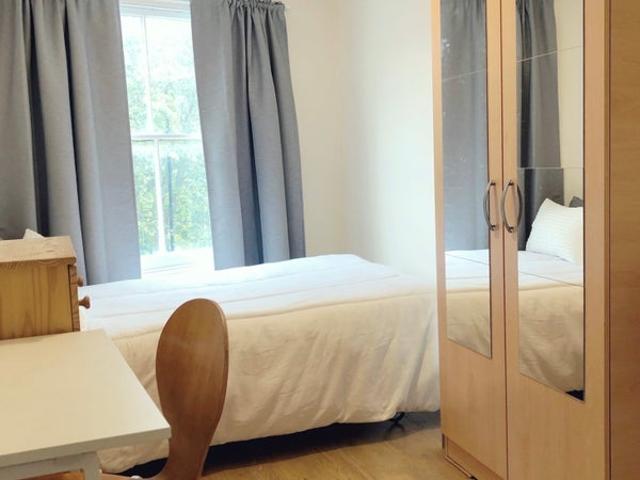 5 Bedrooms 5 Min Mile End tube Groups only