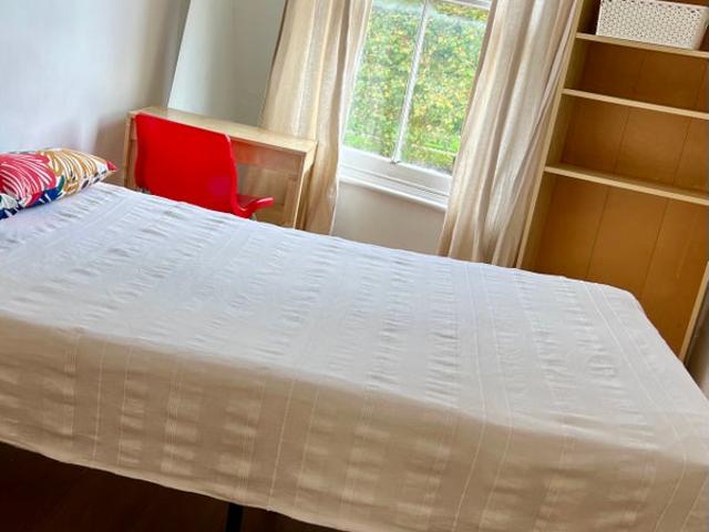 5 Bedrooms 5 Min Mile End tube Groups only