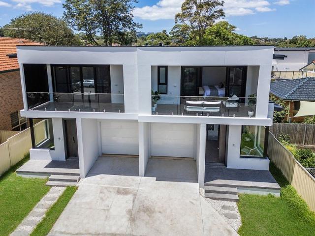 5 beds+4 study,5.5bath,2 kitchen,2 water tank.Brand New,460m2 land,Double Brick