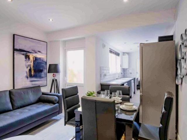 5 Beds 5 Baths