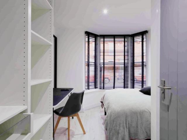 5 Beds 5 Baths