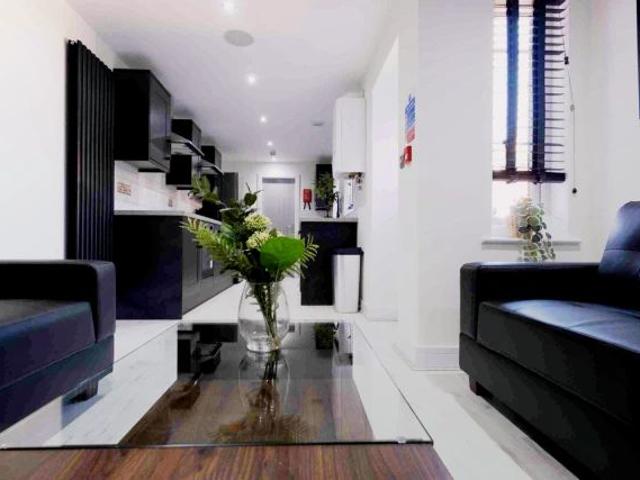 5 Beds 5 Baths