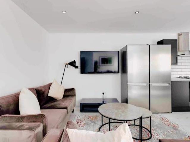 5 Beds 6 Baths