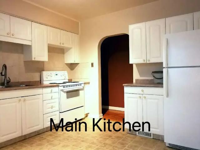 5 Beds Single House in Banff Trail — 5 Bedrooms House