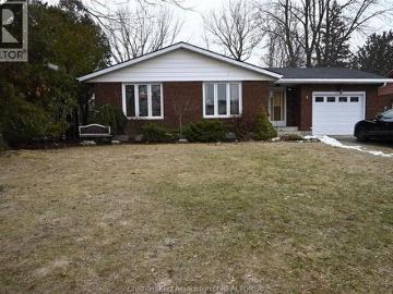 Ridgetown, Ontario - Patio, Garden, Swimming pool