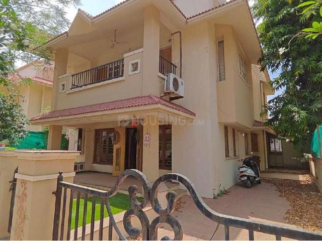 5 BHK Villa in Thaltej for resale Ahmedabad. The reference number is 20674413