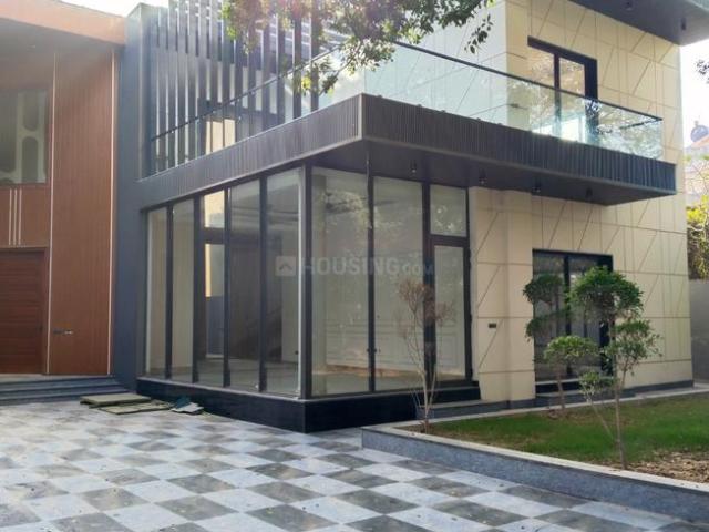 5 BHK Villa in Vasant Kunj for resale New Delhi. The reference number is 19182174