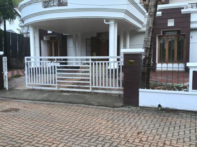 5 BHK Villa in Vennala for resale Kochi. The reference number is 20955501