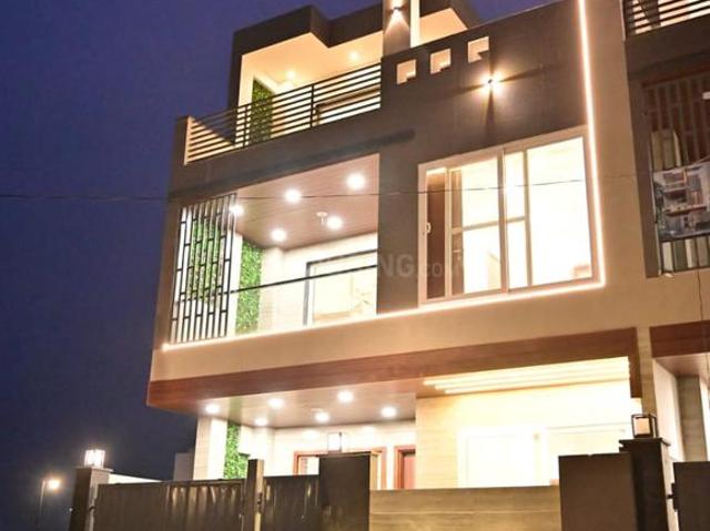 5 BHK Villa in Wave City for resale Ghaziabad. The reference number is 21146616