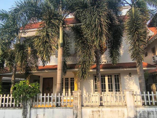 5 BHK Villa in Aluva for resale Kochi. The reference number is 21133307