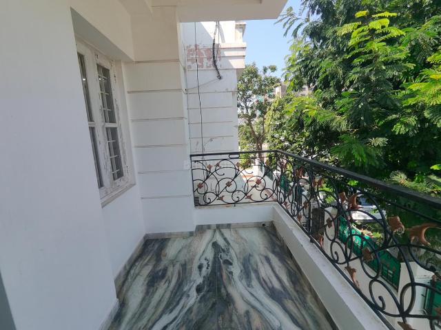 5 BHK Villa in Ambawadi for resale Ahmedabad. The reference number is 21178966