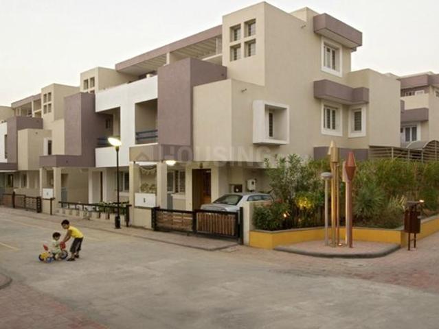 5 BHK Villa in Ambli for resale Ahmedabad. The reference number is 21037429