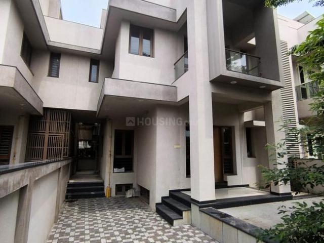 5 BHK Villa in Chandkheda for resale Ahmedabad. The reference number is 19510128