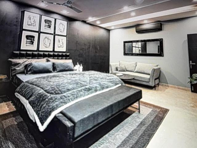 5 BHK Villa in DLF Phase 1 for rent Gurgaon. The reference number is 19475500