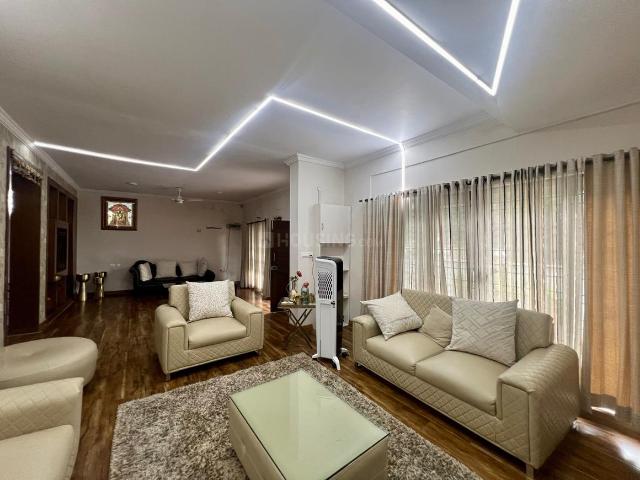 5 BHK Villa in Madhapur for resale Hyderabad. The reference number is 19726981