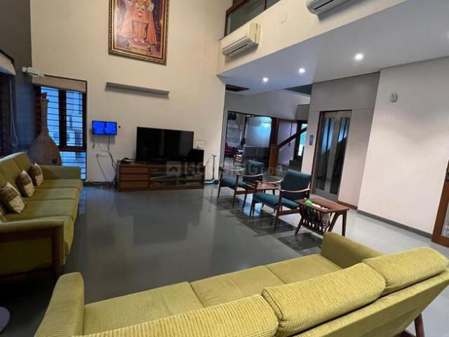 5 BHK Villa in Memnagar for resale Ahmedabad. The reference number is 21050287