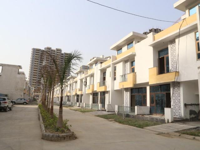 5 BHK Villa in Noida Extension for resale Greater Noida. The reference number is 20069376
