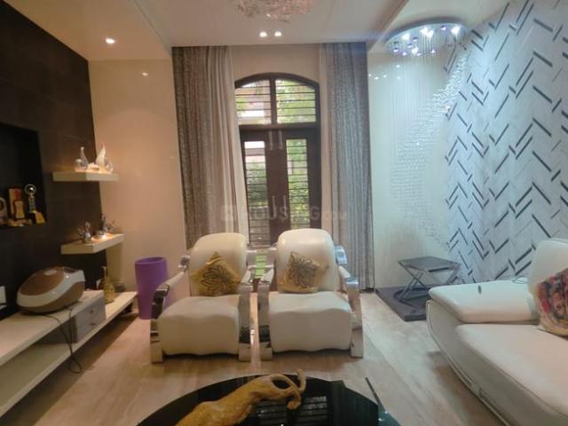 5 BHK Villa in Prahlad Nagar for resale Ahmedabad. The reference number is 20621688