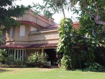 5 BHK Villa in Satellite for resale Ahmedabad. The reference number is 20527761
