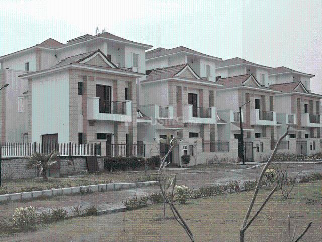 5 BHK Villa in Sector 128 for resale Noida. The reference number is 20417918