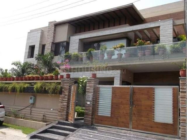 5 BHK Villa in Sector 5 for rent Chandigarh. The reference number is 15990226