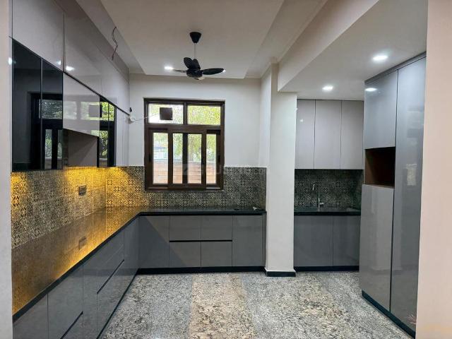 5 BHK Villa in Sector 92 for rent Noida. The reference number is 19854567