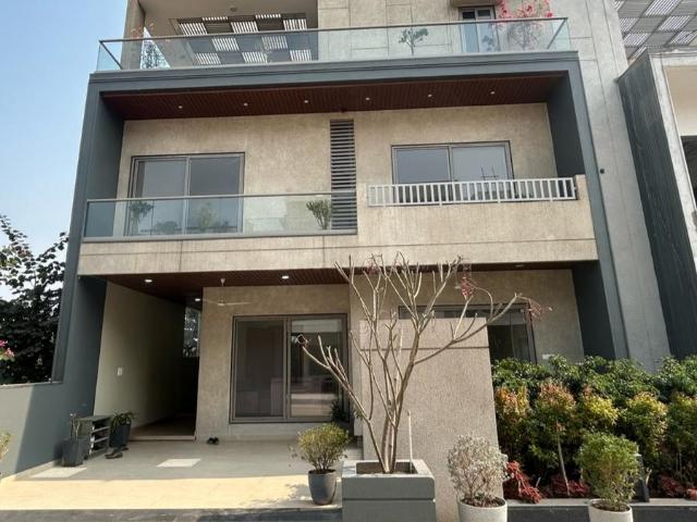 5 BHK Villa in Shankar Nagar for resale Raipur. The reference number is 20318074