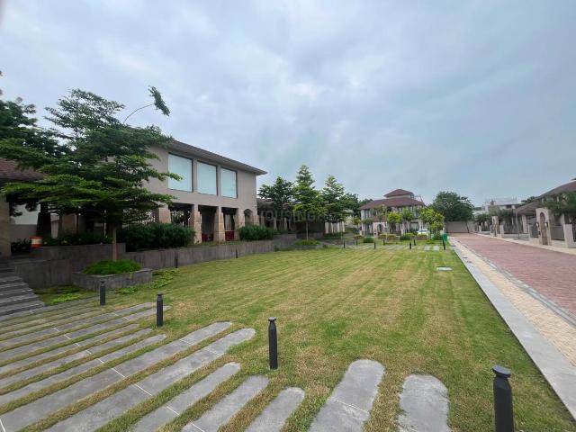 5 BHK Villa in Shantigram for resale Ahmedabad. The reference number is 21096872