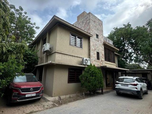 5 BHK Villa in Shantipura for rent Ahmedabad. The reference number is 21311527