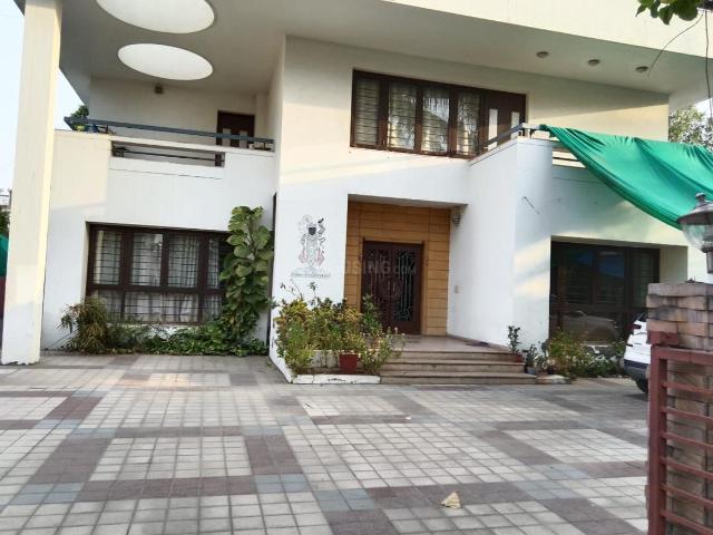 5 BHK Villa in Shyamal for rent Ahmedabad. The reference number is 21148865
