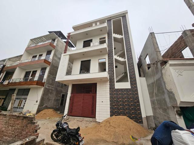 5 BHK Villa in Susuwahi for resale Varanasi. The reference number is 19640144